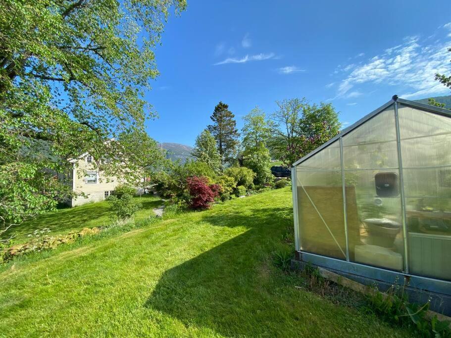 Minihus Med Drommeutsikt Til Sunnmorsalpene Apartment Aure  Exterior photo