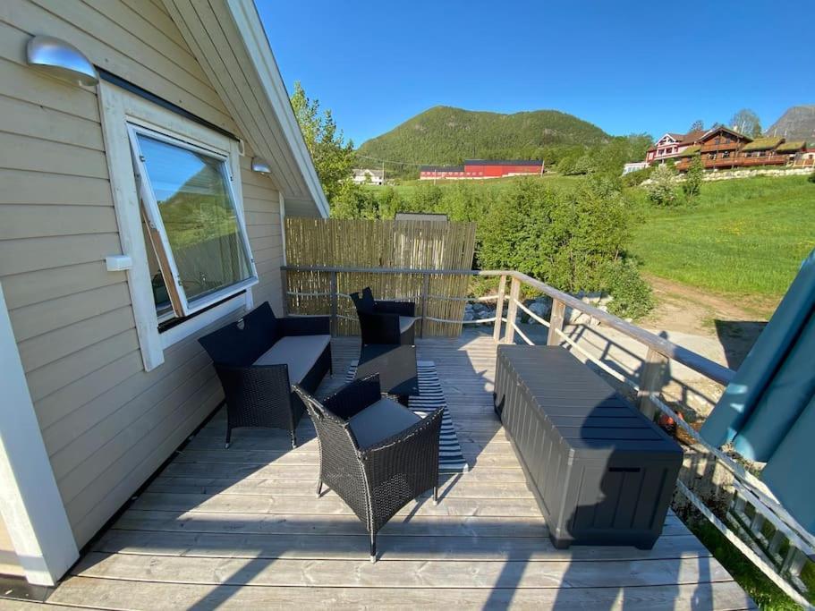 Minihus Med Drommeutsikt Til Sunnmorsalpene Apartment Aure  Exterior photo