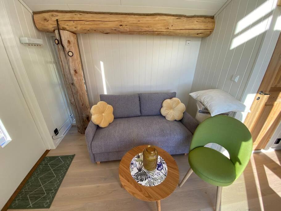 Minihus Med Drommeutsikt Til Sunnmorsalpene Apartment Aure  Exterior photo