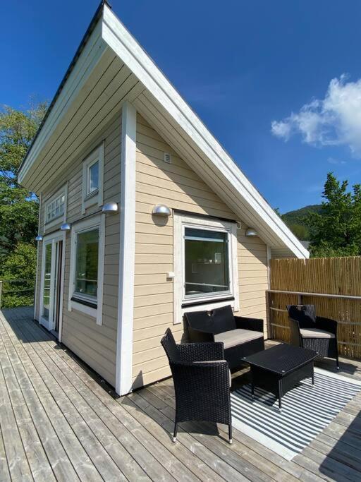 Minihus Med Drommeutsikt Til Sunnmorsalpene Apartment Aure  Exterior photo