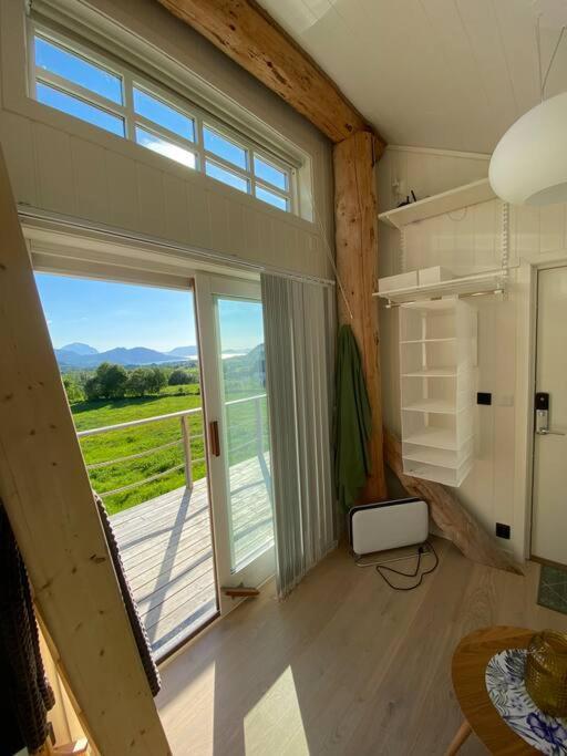 Minihus Med Drommeutsikt Til Sunnmorsalpene Apartment Aure  Exterior photo