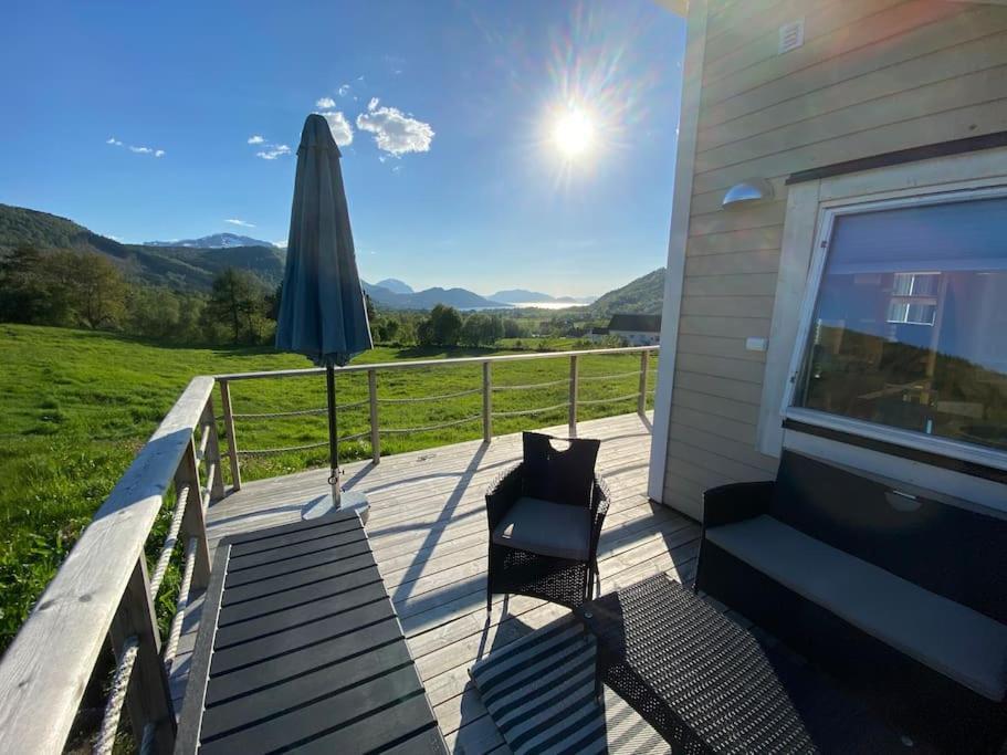 Minihus Med Drommeutsikt Til Sunnmorsalpene Apartment Aure  Exterior photo
