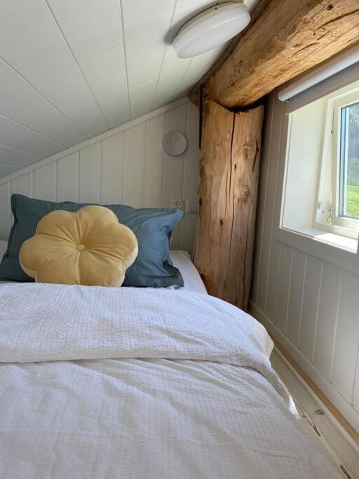 Minihus Med Drommeutsikt Til Sunnmorsalpene Apartment Aure  Exterior photo